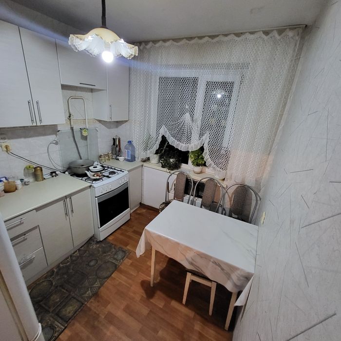 Продам двухкомнатную квартиру 6 микрорайон (Кунаева)