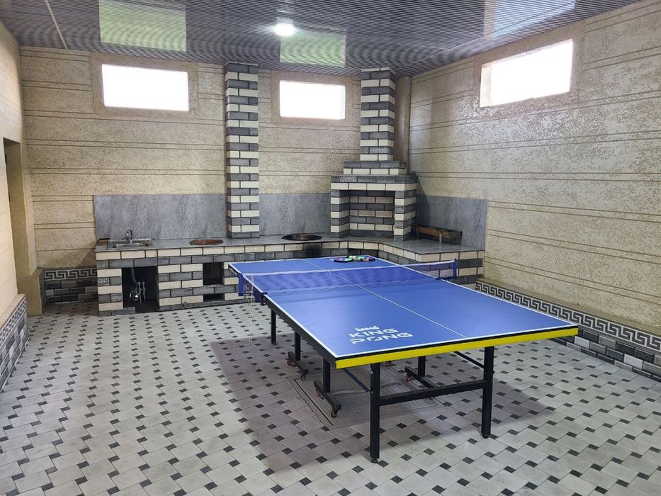 Oq tosh dacha [quyoshga yaqinda joylashgan)