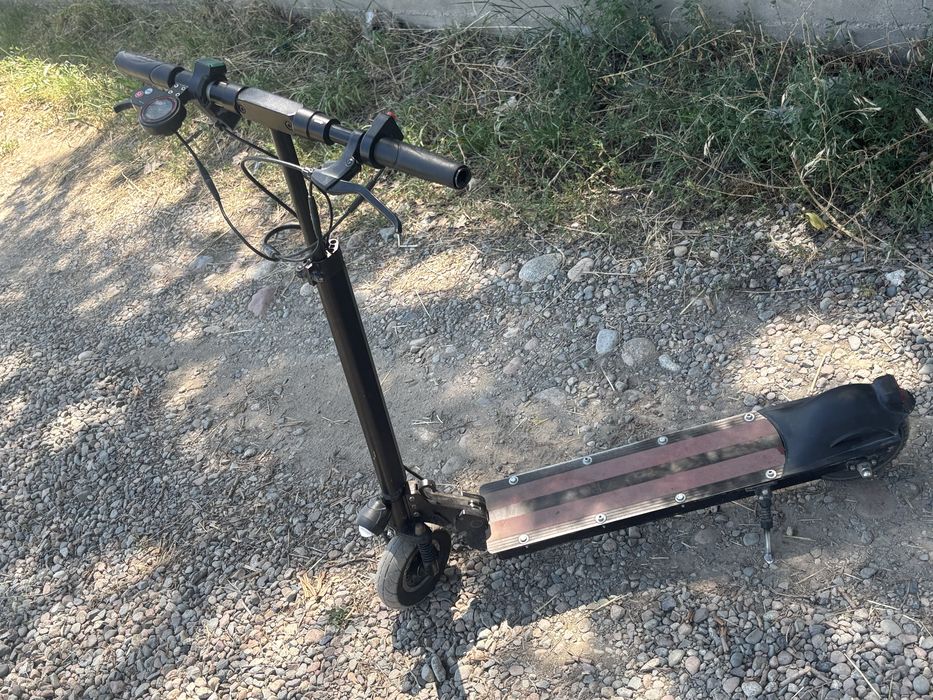 Продам электро самокат Kugo