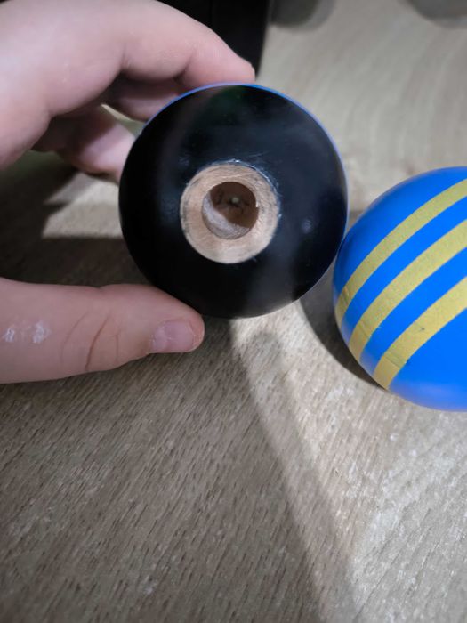 Bile de kendama. Ambele