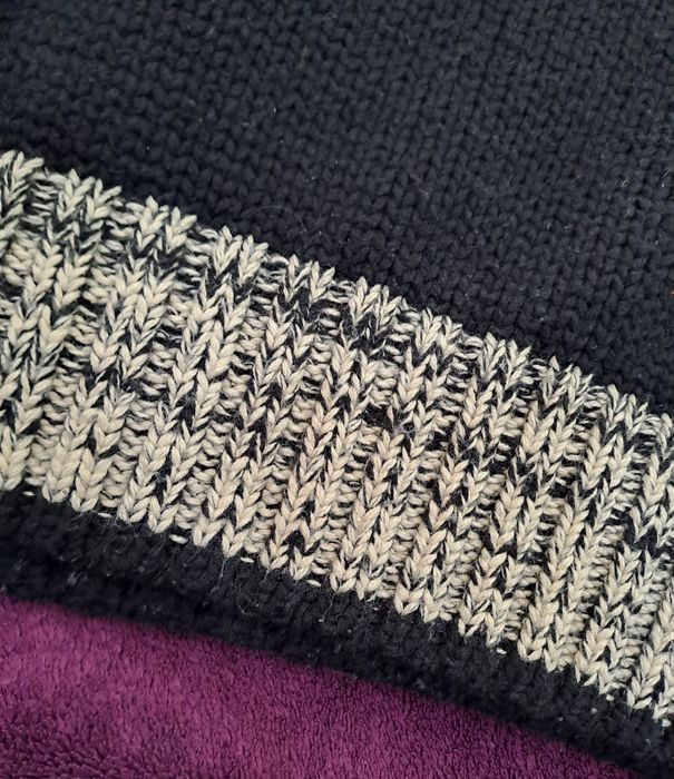 Два мъжки пуловера