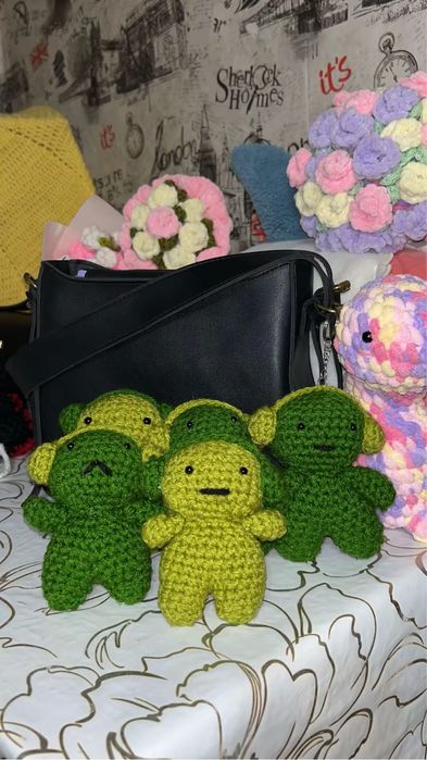 Мягкий вязанный брелок