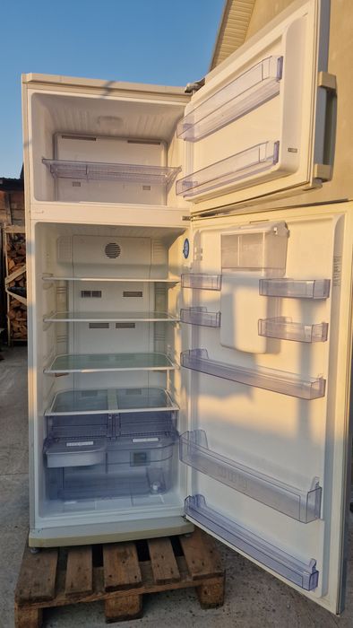 Vand frigider Beko.