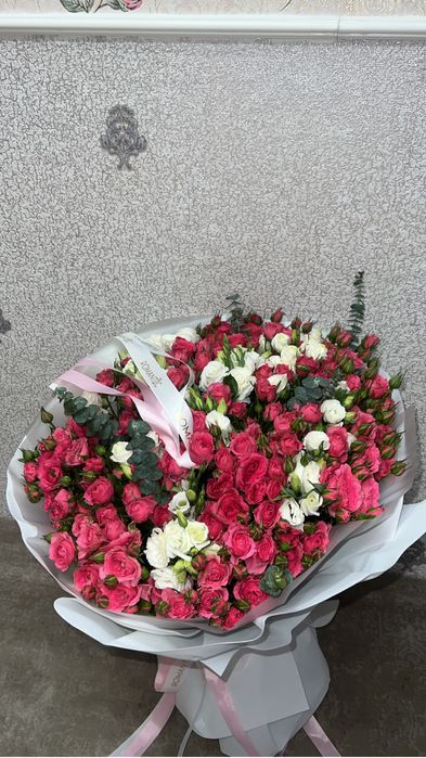 Кустовые розы красивый