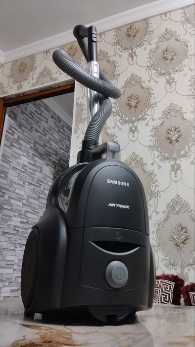 Продаётся пылесос с гарантией