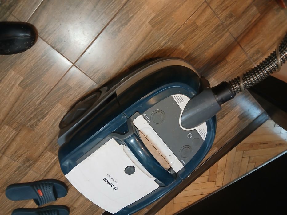 Продавам прахосмукачка Бош