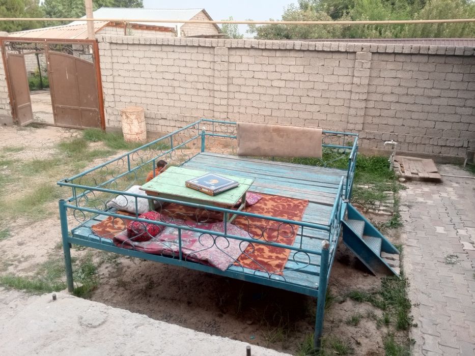 Hovli uy sotiladi qibrey tumanida