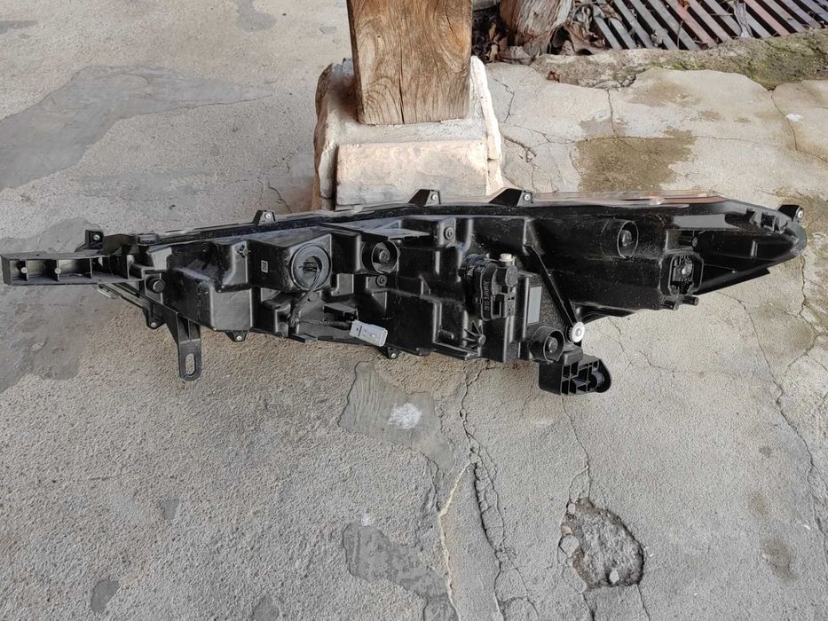 Фар Toyota Corolla Cross LED десен / Фар Тойота Корола Крос Оригинален