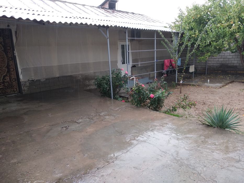 Срочна ховли сотилади