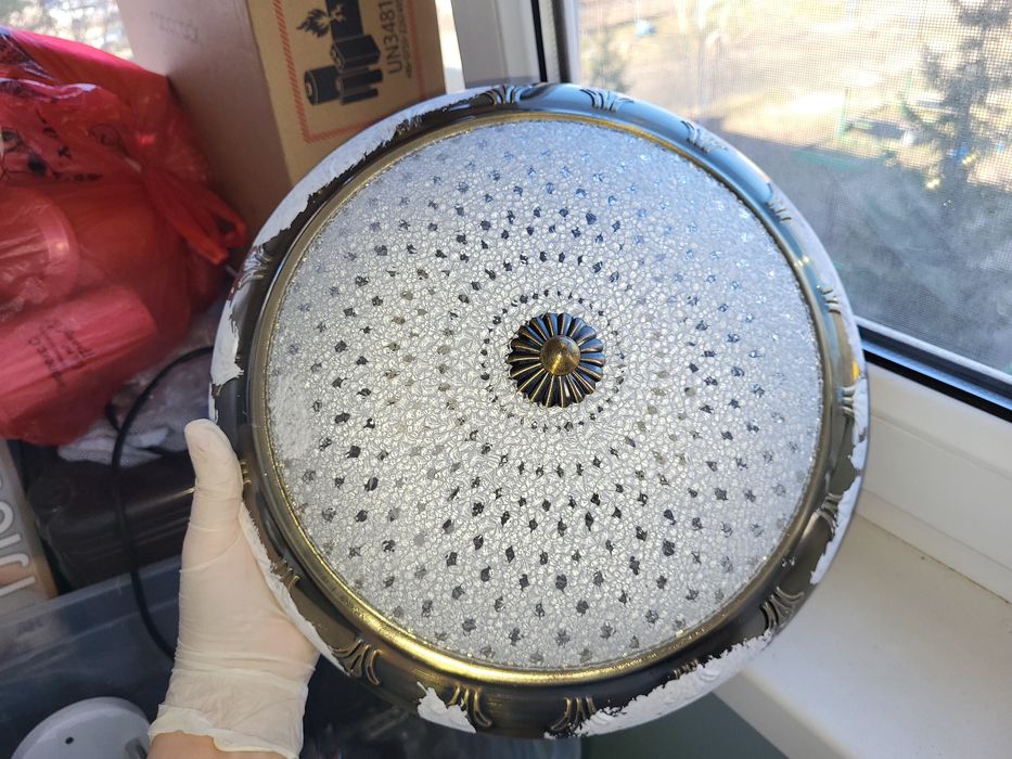 Продам 2 люстры потолочные