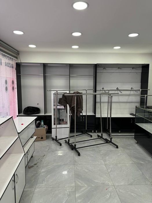 Мебель,шкафы  и прилавки для магазинов