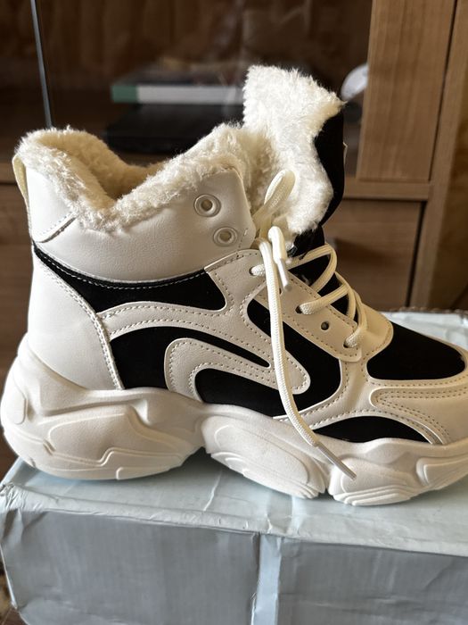 Новые зимние кроссовки