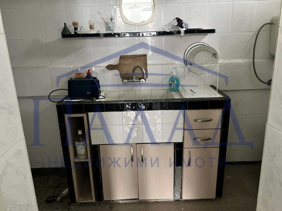 МАСИВНА къща-м-ст Перчемлията