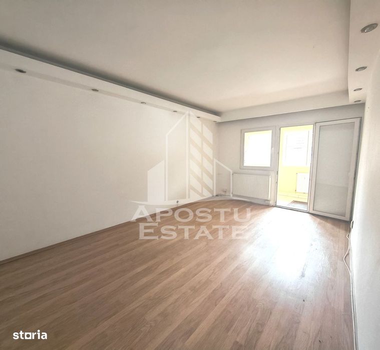 Apartament de vanzare cu 2 camere, decomandat, centrala proprie, Toron