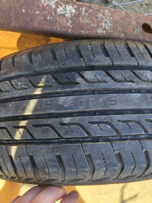 От Мерцедес А 140 продавам летни гуми, 4 броя със алуминиеви джанти