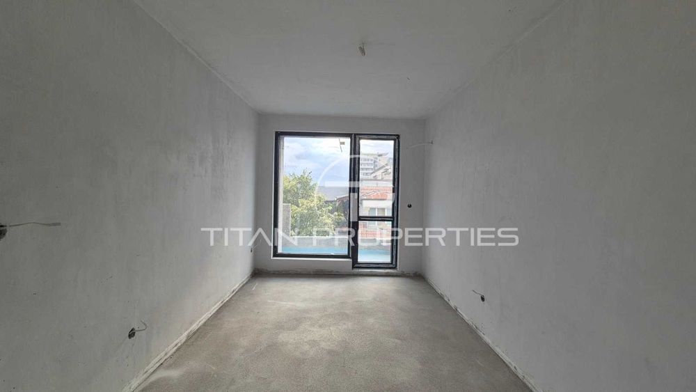 Тристаен апартамент Център