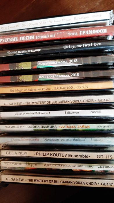 Дискове и касети с филми ,музика и футбол