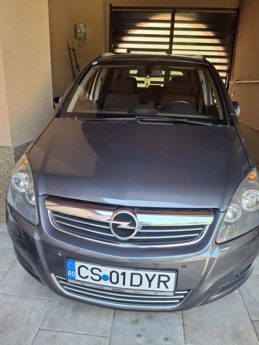 Vând Opel Zafira