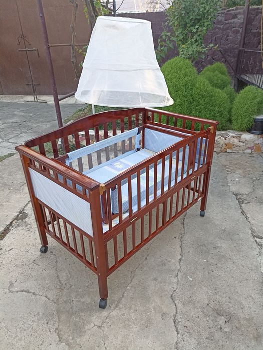 Детская кровать с накиткой