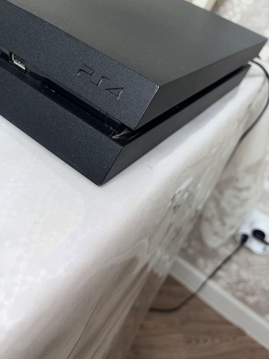 Продам PS4 fat 500гб без торга