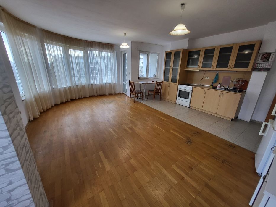 Дава се под наем Тристаен апартамент в Варна, Център - 95 кв.м за 408 € - Снимка #1