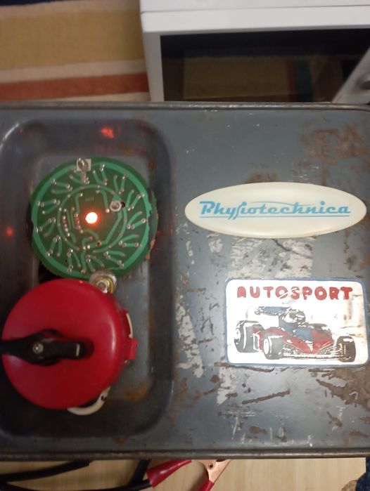 Зарядное устройство