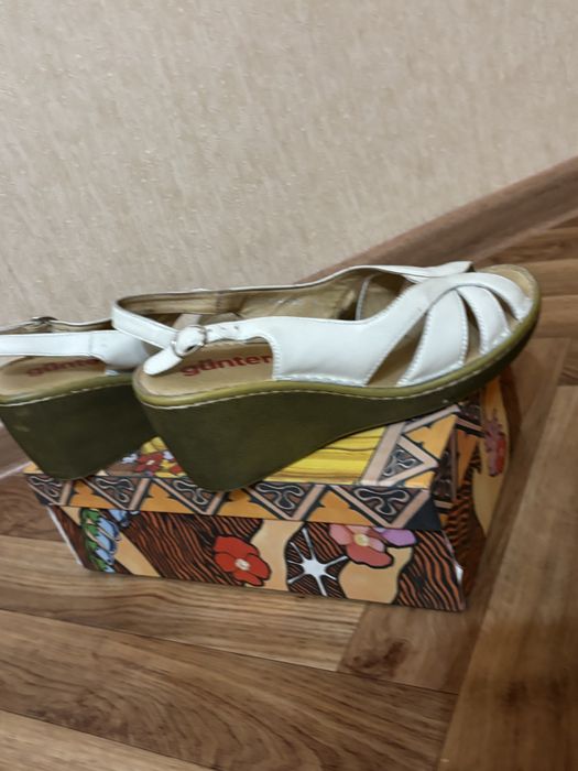 Удобные кожаные босоножки