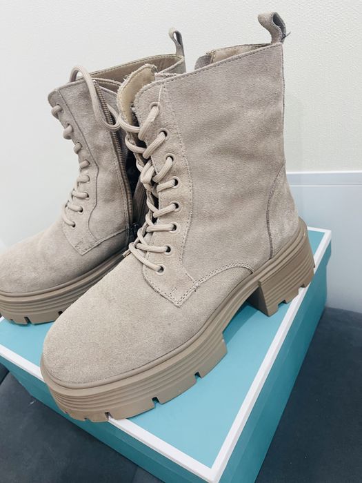 Ботинка новая 39 размер