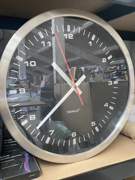 Стенен часовник BLOMUS