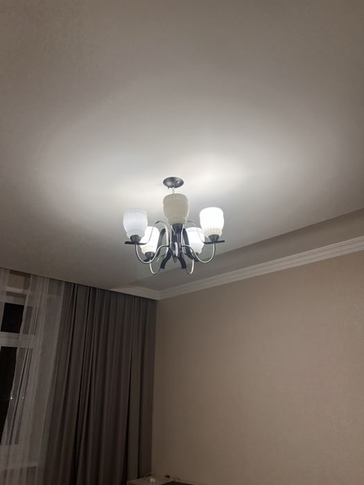 Продам люстру