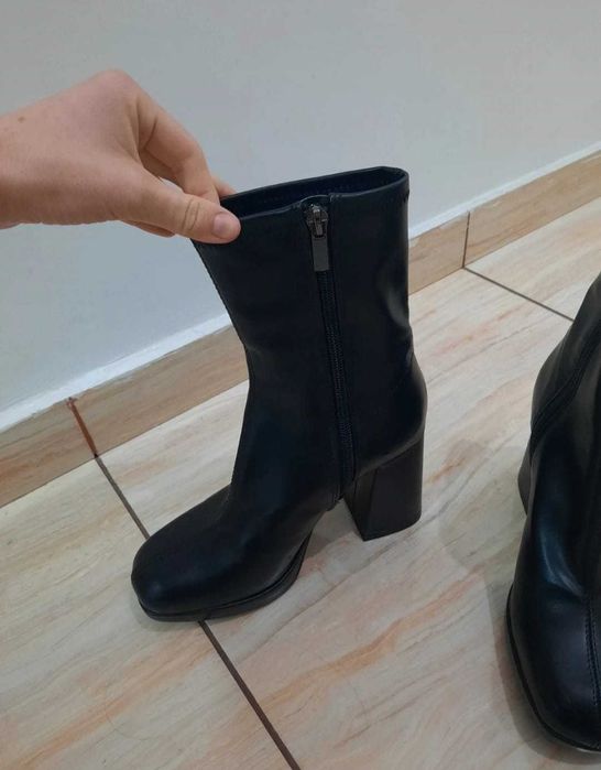 Botine Bershka negre, elegant, cu toc