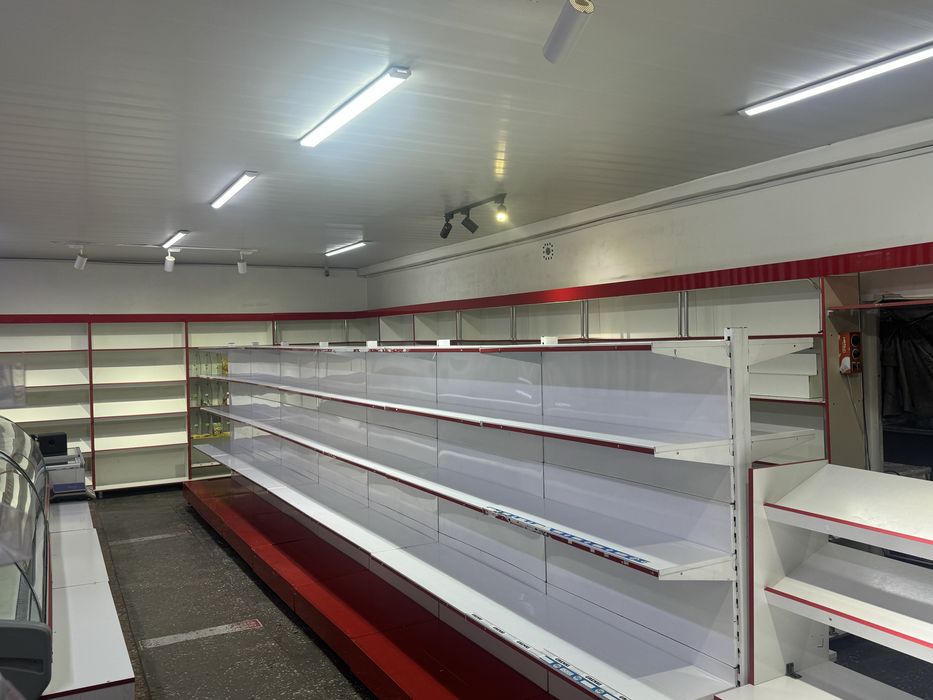 Prodayotsa metalicheskiy polka dlya magazin