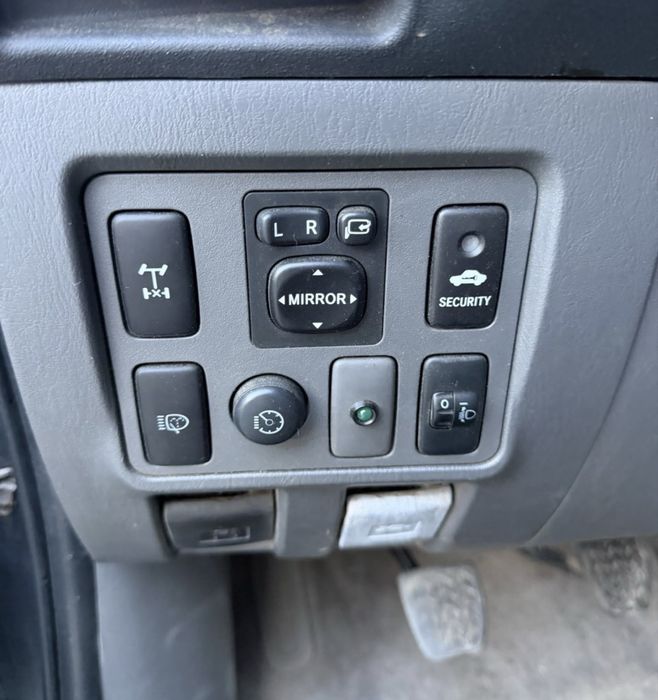 Toyota Hilux  -  2.5 D-4D / 144 cp ~ Blocant spate din fabrica functional