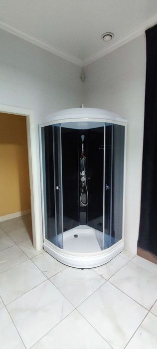 Установка душевых кабин