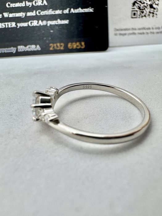 Сребърен пръстен с мойсанит (Диамант) 0.6 карата