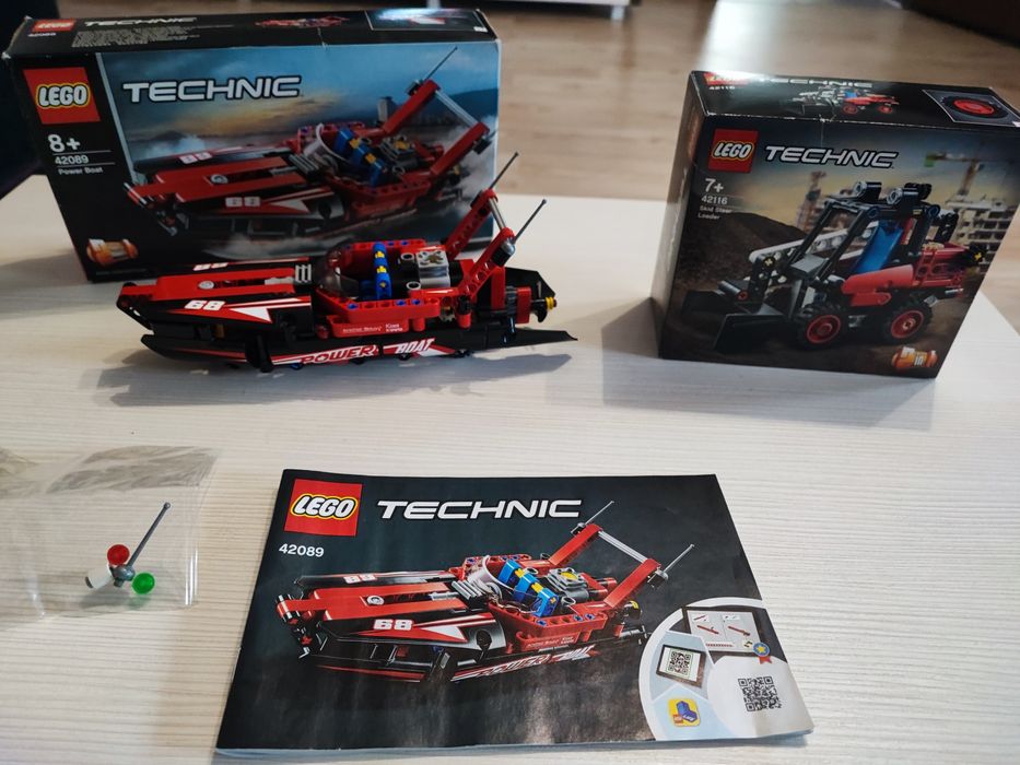 Lego Technic 42089 și 42116