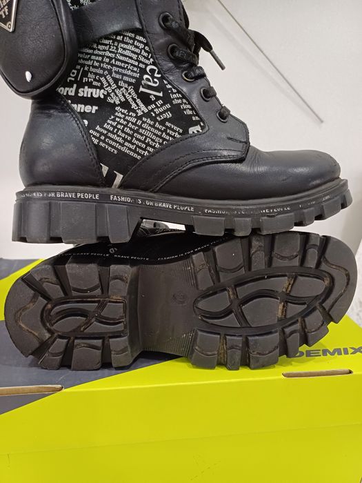 Продам детские сапожки для девочек.