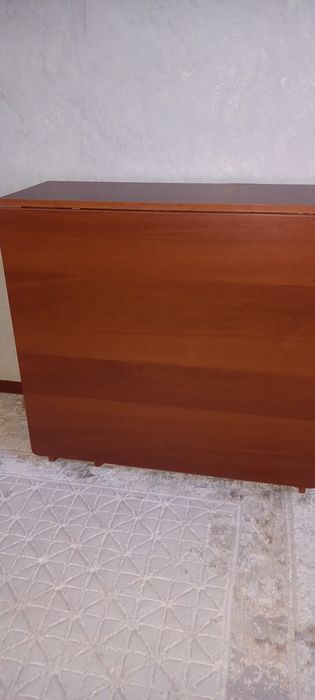 Продам стол книжку в отличном состояний