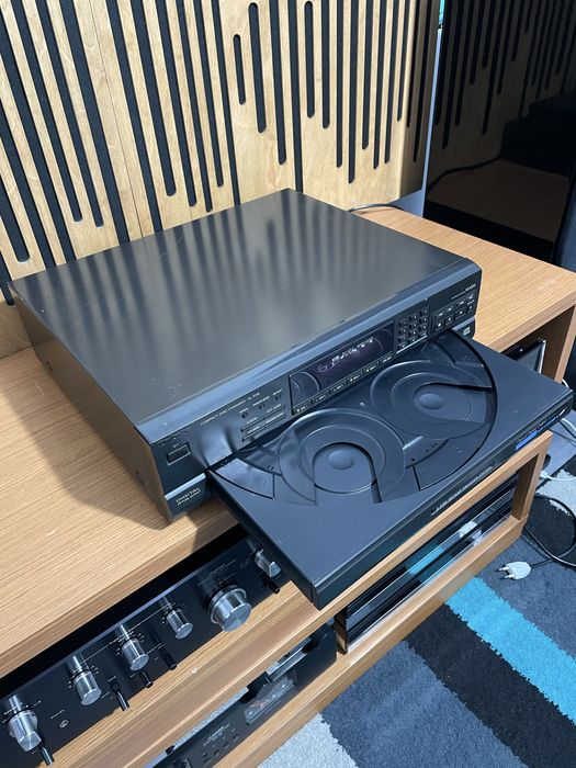 Cd player technics sl-pd8 iesire digitala 5 disk cu telecomanda