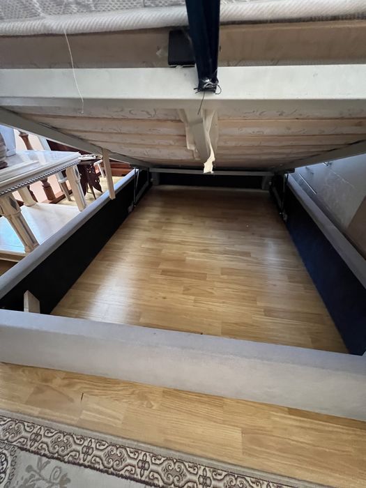 Итальянская кровать дерево мягкое изголовье веллюр 150х200 см