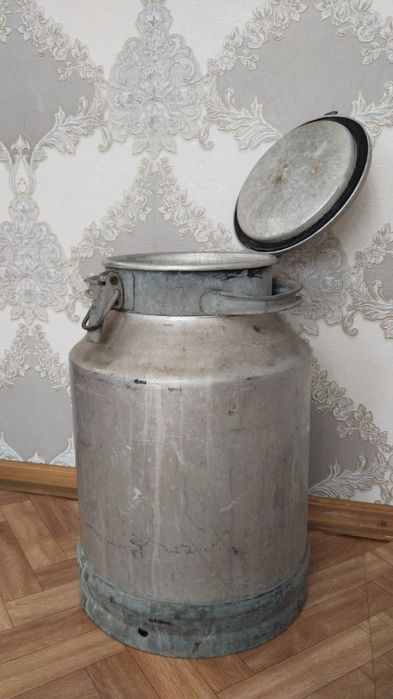 Продам большую флягу.