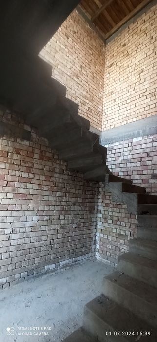 Продаётся участок 2 этажный коробка