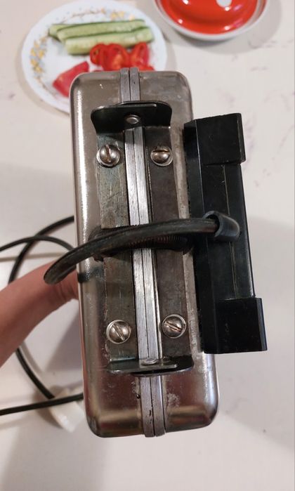 Вафельница Электровафельница