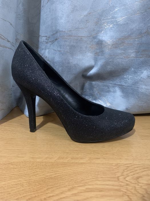 Pantofi cu toc negri
