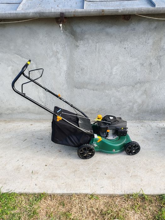 Mașina tuns iarbă pe benzina 99cc