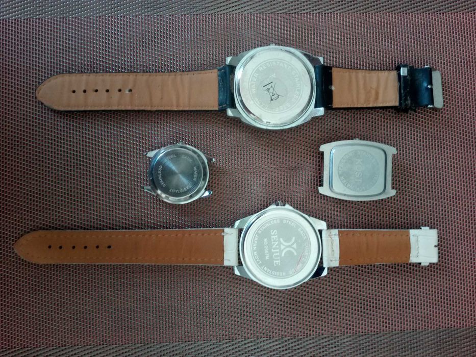 Лот от часовници.Обявената цена е за всичко.