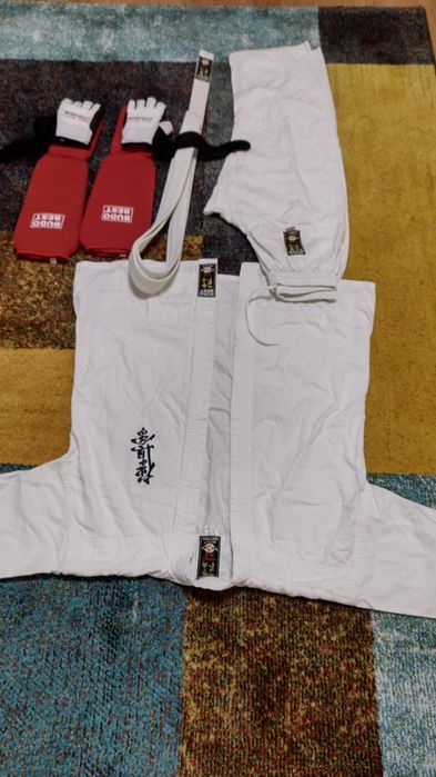 Costum arte marțiale