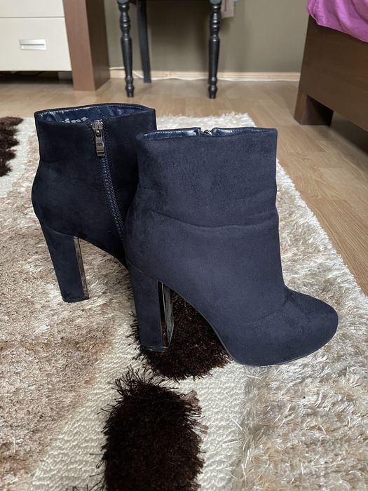 Botine bleumarin cu fermoar