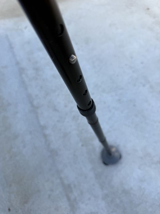 Baston cu rglaj pe inaltime si lanterna in el