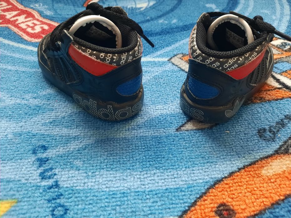 Маратонки Adidas 22 номер